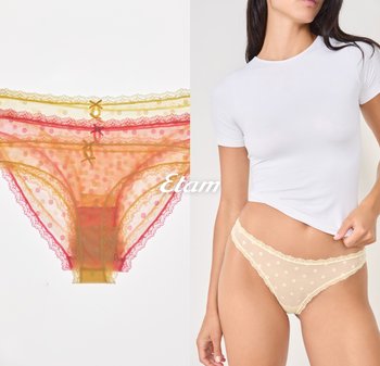 Mutande trasparenti con pizzo nei toni del rosa e del giallo, decorate con pois; abbinate a una t-shirt fitted bianca a maniche corte.