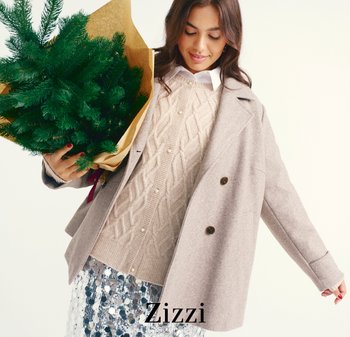 Ljusgrå dubbelknäppt rock, beige kabelstickad tröja med pärldetaljer och paljettkjol. Personen håller en gr ön krukväxt.