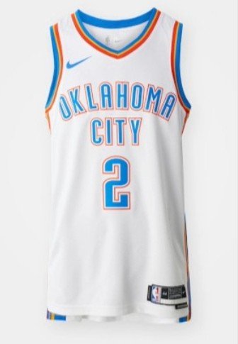 Balts basketbola krekls ar uzrakstu “OKLAHOMA CITY” un numuru “2” zilā un oranžā krāsā. Izgatavots no elpojoša auduma ar bezrokainu dizainu.