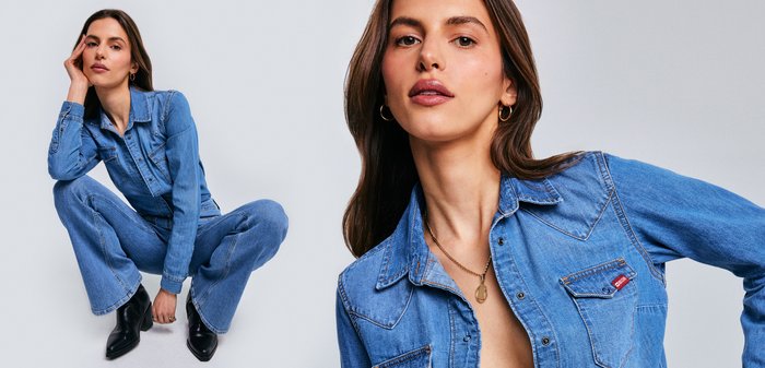 Lichte blauwe denim jumpsuit, met een knopenlijst aan de voorkant, twee borstzakken en een kraag in westerse stijl. Zwarte enkellaarsjes maken de look compleet.