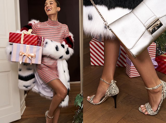 Nainen, joka on pukeutunut kuvioituun mekkoon ja turkkiin, kantaa paketoituja lahjoja, jalassa on käärmeennahkakuosiset korkokengät ja kädessä metallinhohtoinen käsilaukku.