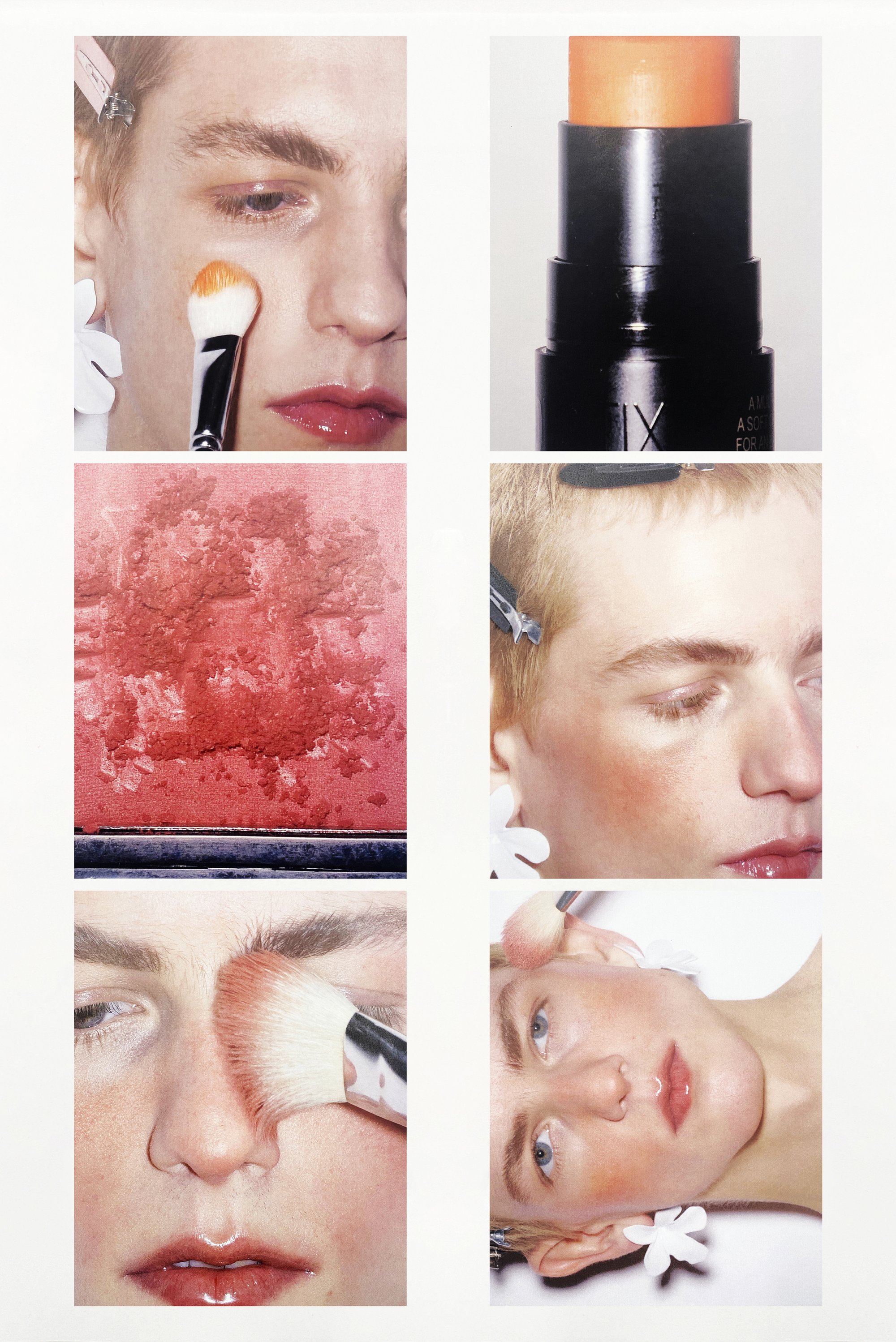 Un collage che mostra l'applicazione del trucco sul viso di un modello, con pennelli, fard e un prodotto per le labbra. Focus sugli strumenti e sulle tecniche cosmetiche.