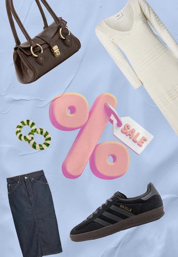 Ruda odinės rankinės su auksinėmis detalėmis, kreminės spalvos ribinė megzta suknelė, džinsinė pieštuko formos sijonas, juodi zomšiniai sportbačiai ir „IŠPARDAVIMAS“ žymė mėlyname fone.