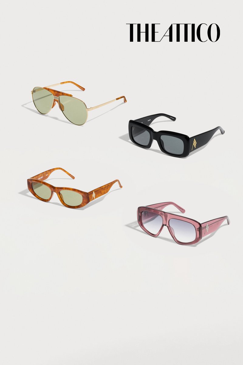 Quattro paia di occhiali da sole con montatura aviator dorata, rettangolare nera, ovale tartarugata e grande rosa traslucido su sfondo bianco.