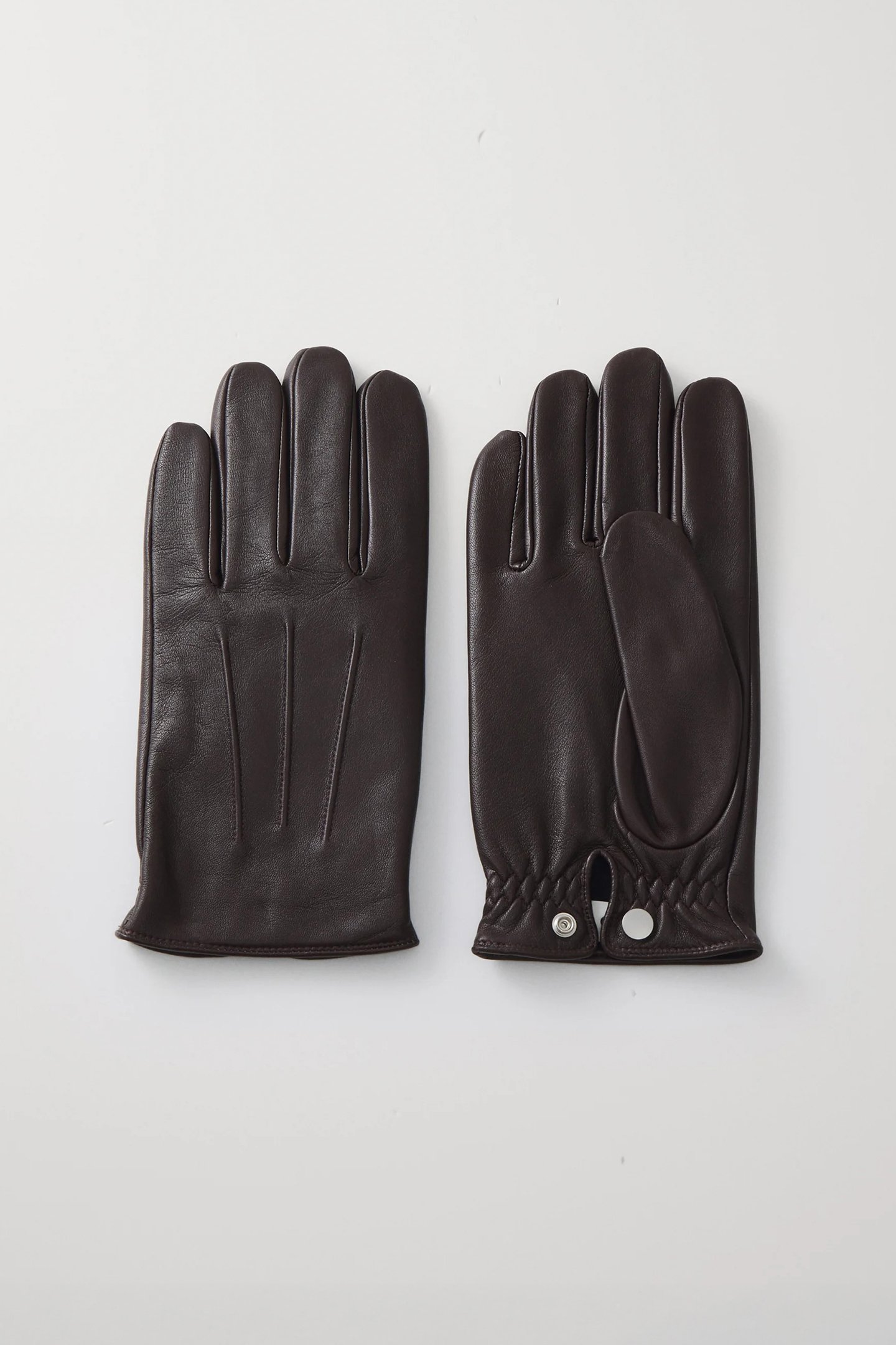 Noir-coded accessories