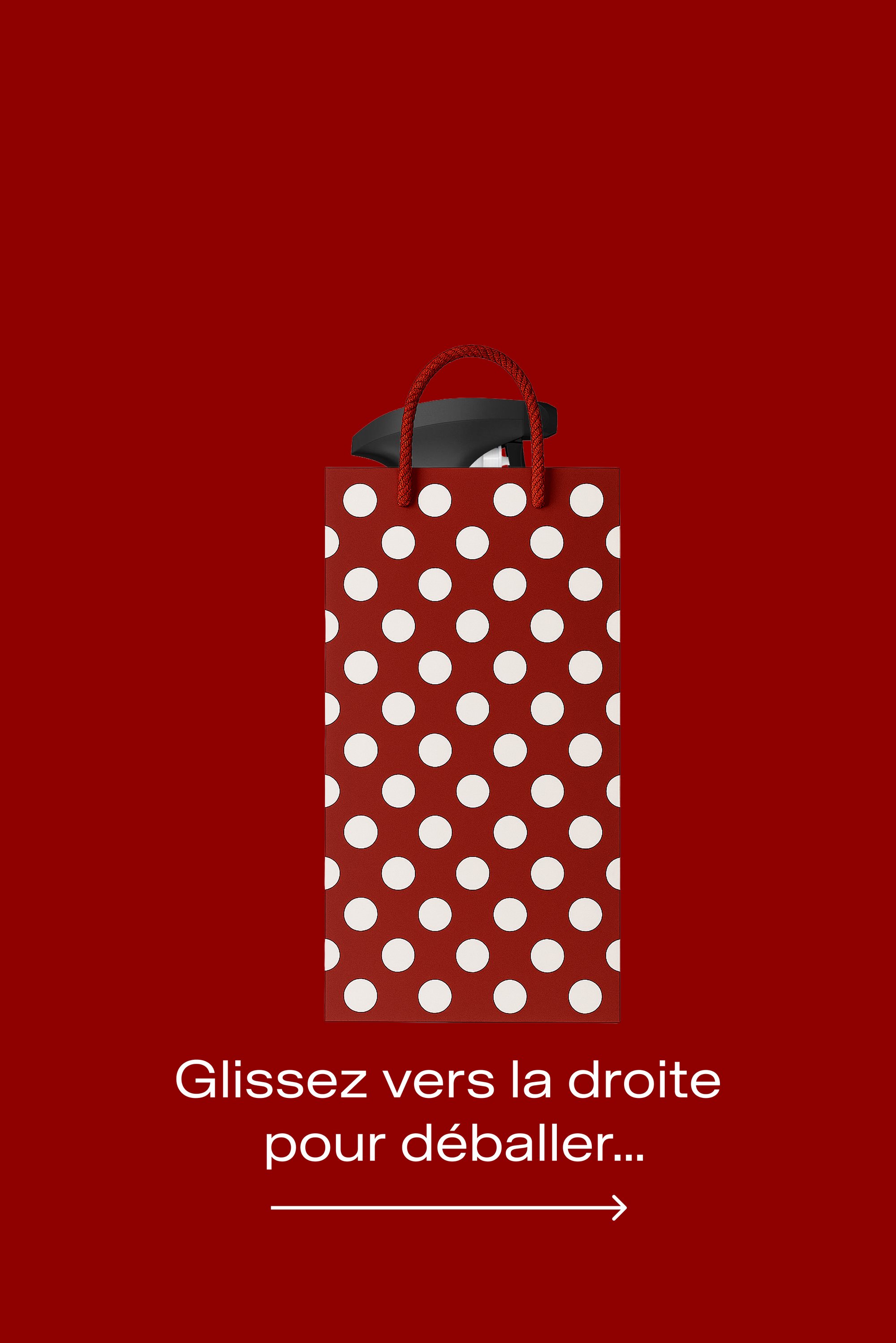 Sac cadeau rouge à pois blancs, avec une anse en corde rouge. Objet noir partiellement visible à l'intérieur. Fond rouge uni.