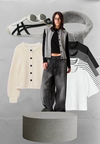 Graue Strickjacke mit Knöpfen, cremefarbener Strickpullover, schwarzes kurzes Top, lockere graue Jeans sowie weiße gestreifte und einfarbige Hemden; graue Sneaker präsentiert.