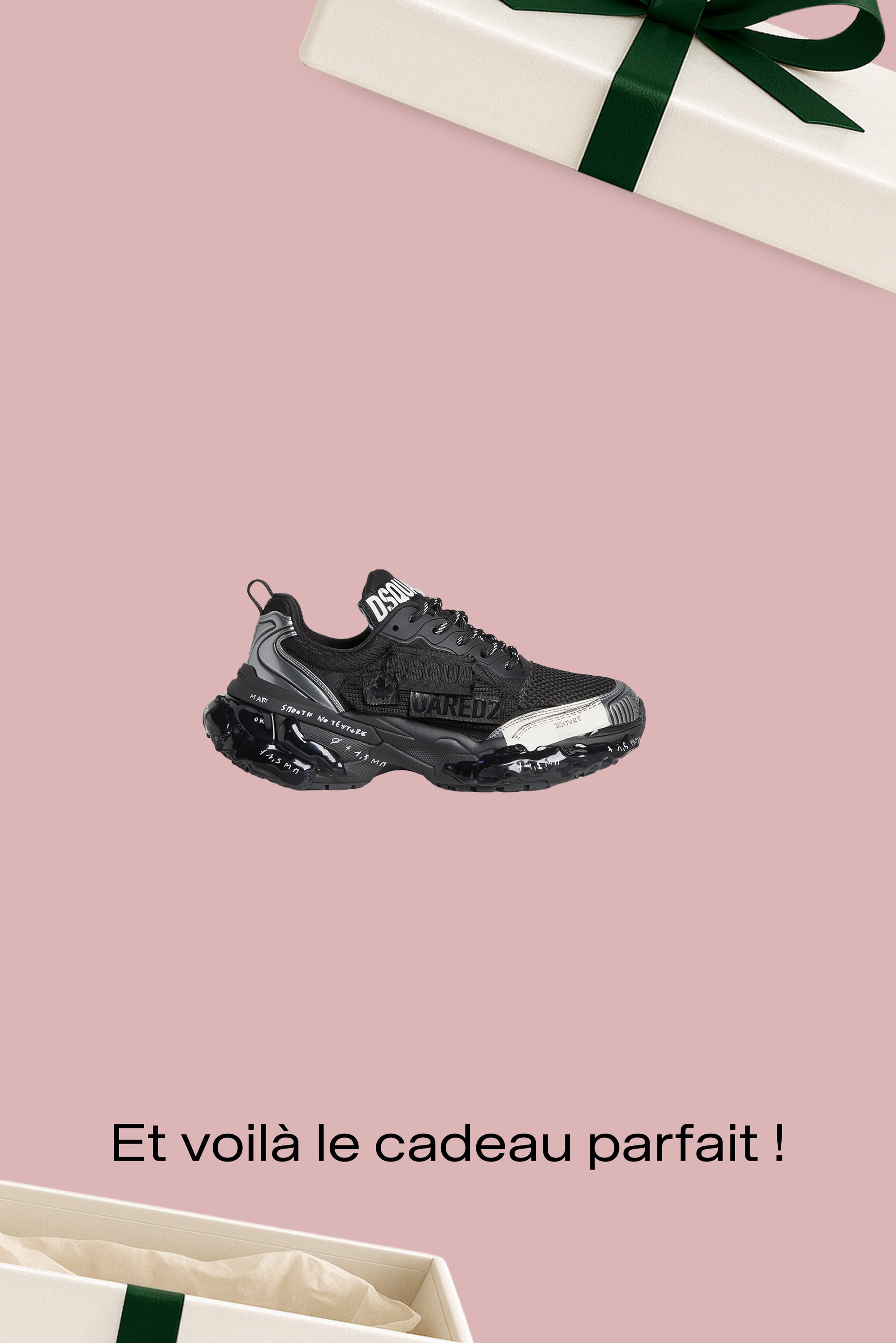 Baskets noires avec une tige en mesh texturé, dotées d'un accent blanc et d'un marquage audacieux. Semelle épaisse avec une finition brillante et un motif unique.