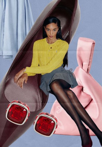 Bordo spalvos aukštakulniai, pilka sijonas, geltona ribuota megztinė, blizgančios raudonos brangakmenių auskarai, rožinė audinio detalė, lygus fonas.