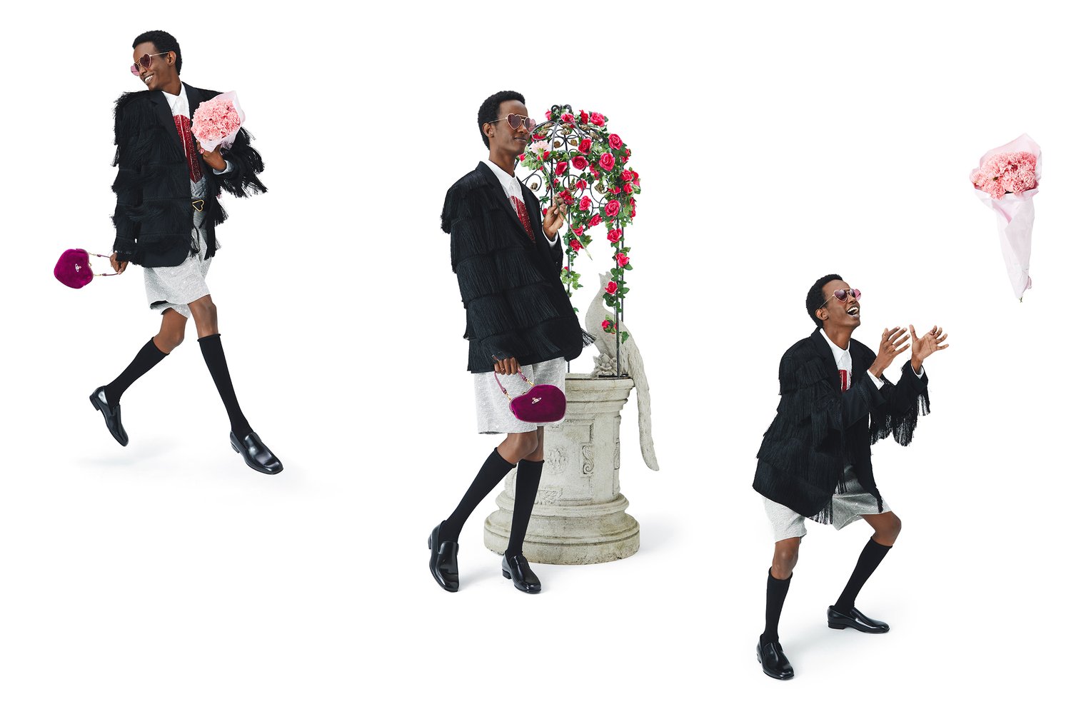 Eine Person in einer fransigen schwarzen Jacke und Sonnenbrille greift freudig nach einem fliegenden Blumenstrauß in der Nähe eines blumengeschmückten Podests.