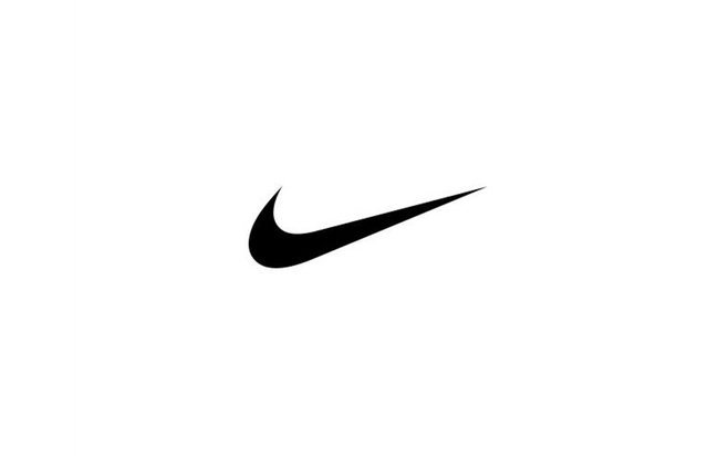 Logo Swoosh de Nike noir sur fond blanc, présentant un design lisse et courbé avec une extrémité pointue, représentant le mouvement et la vitesse.