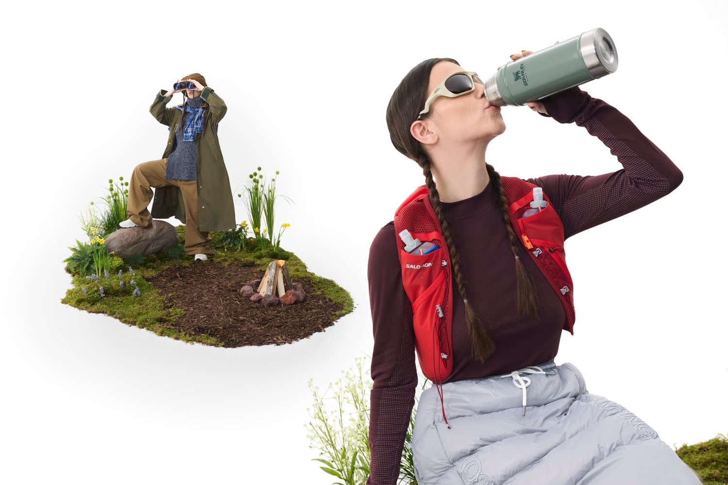 Una donna con occhiali da sole beve da una tazza da viaggio mentre una persona con un cappotto verde osserva la natura attraverso dei binocoli. Intorno a loro ci sono vegetazione e un'area attrezzata con un falò.