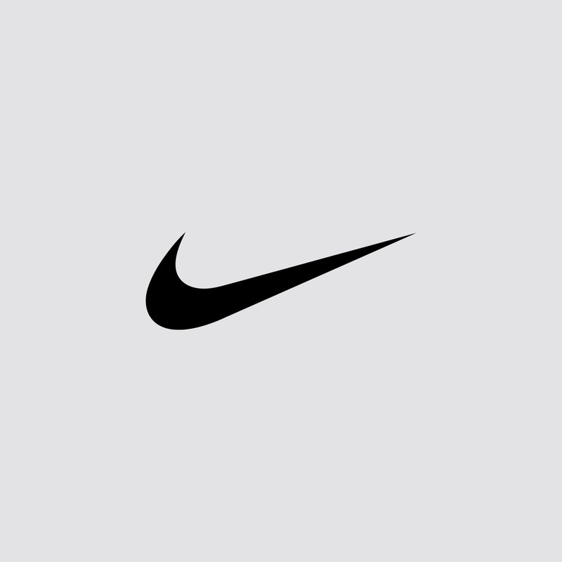 Logo Nike Swoosh nero su uno sfondo grigio chiaro, simboleggiando l'atletismo e l'identità del marchio.