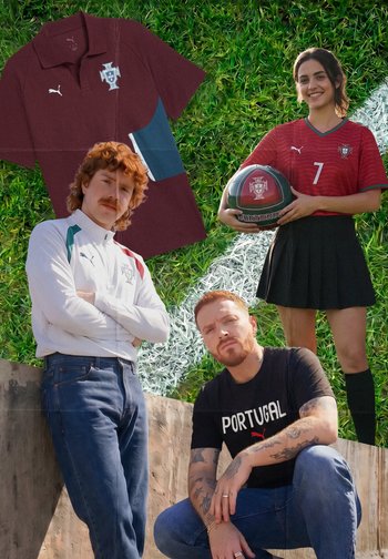 Drei Personen, die Portugal-Fußballtrikots tragen, posieren auf einem Feld; einer hält einen Ball, und ein weinrotes Trikot ist über ihnen zu sehen.