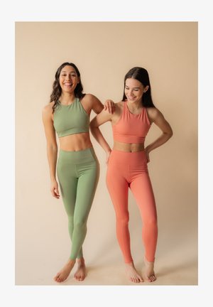 Avento Sportrock – Gonna Sportiva Da Tennis E Golf Per Donna, Con Slip Integrato E Vita Regolabile, Colori Bianco E Nero, Taglie 36-46