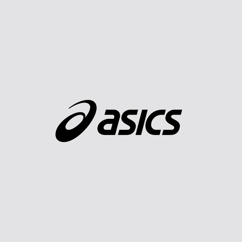Le logo ASICS noir présente une lettre « A » stylisée avec une ligne courbe, sur un fond gris clair.
