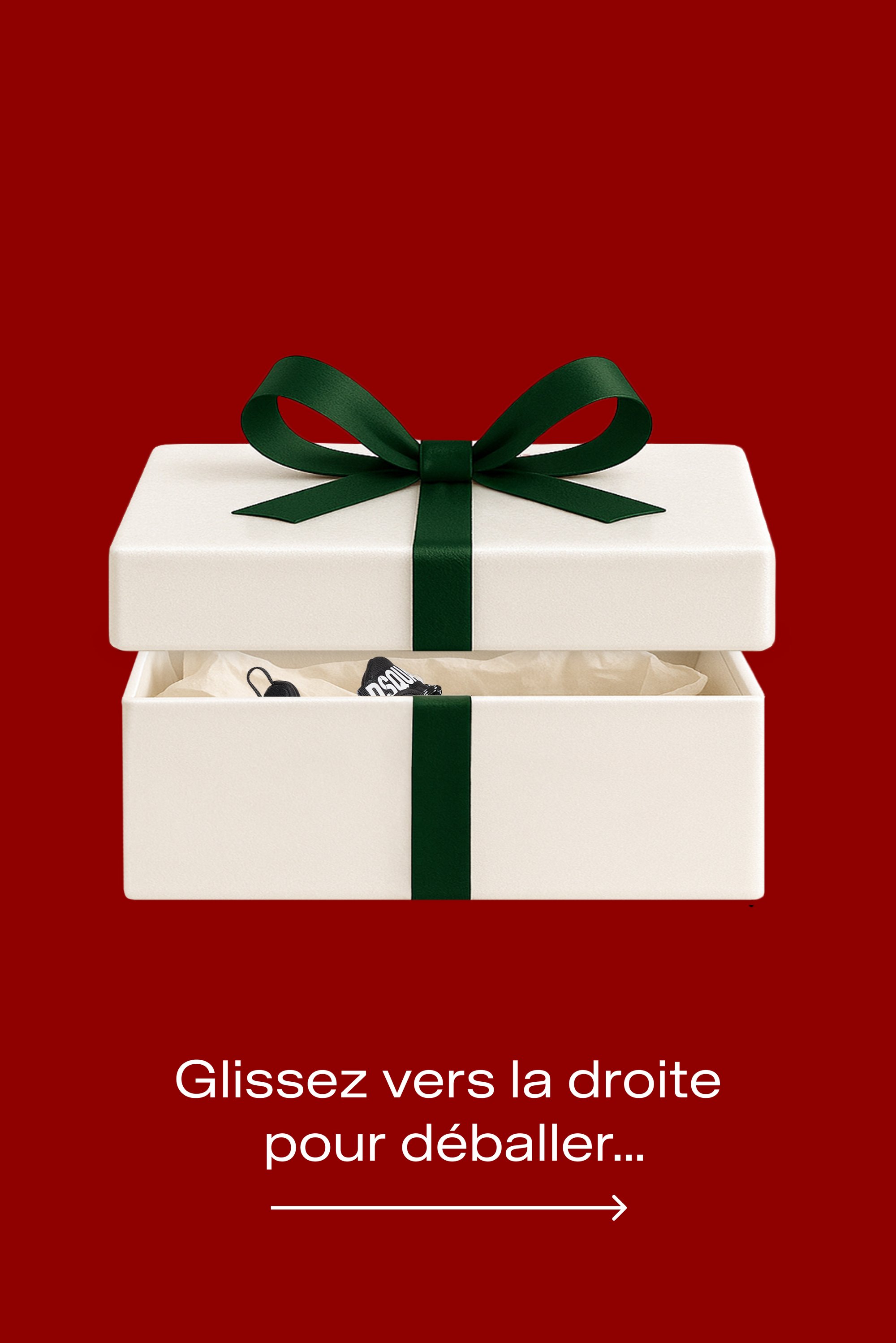 Boîte cadeau blanche avec ruban vert, ouverte pour révéler du papier froissé à l'intérieur. Sur un fond rouge, indiquant une interaction avec un texte à faire glisser.