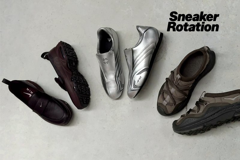 Drei Paar Sportschuhe in Dunkelrot, Silber und Braun, angeordnet auf einer hellen Oberfläche mit dem Text "Sneaker Rotation" in Schwarz.