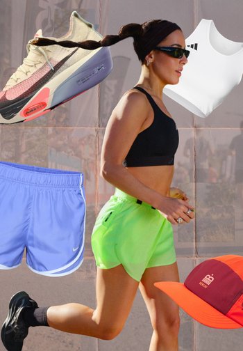 Kobieta biegnąca w czarnym sportowym biustonoszu, neonowozielonych szortach i czarnych butach; pływające przedmioty to różowy but do biegania, niebieskie szorty, biały krótki top i czerwona czapka.