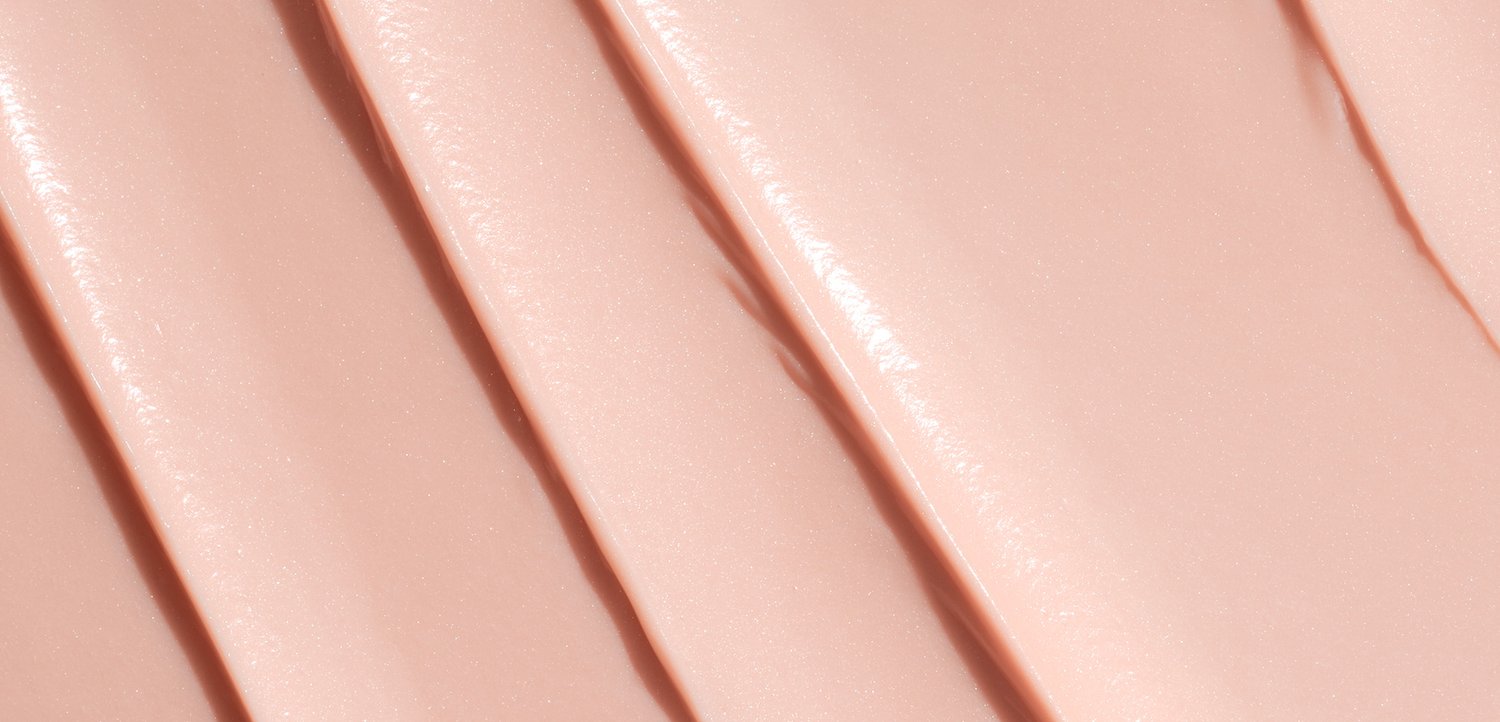 Glatte, glänzende Schichten aus weichem rosa Material mit subtilen Schimmer, die eine fließende Textur und sanfte Falten zeigen.