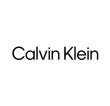 Calvin Klein-Logo mit schwarzem Text in einer modernen, schlanken Schriftart, zentriert auf einem weißen Hintergrund.