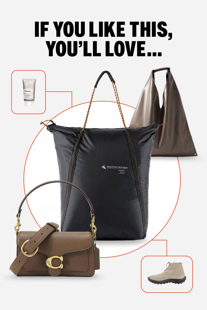 Un prodotto per la cura della pelle, tre borse di stili diversi e una scarpa beige sono disposti con un'insegna audace, promuovendo articoli correlati.