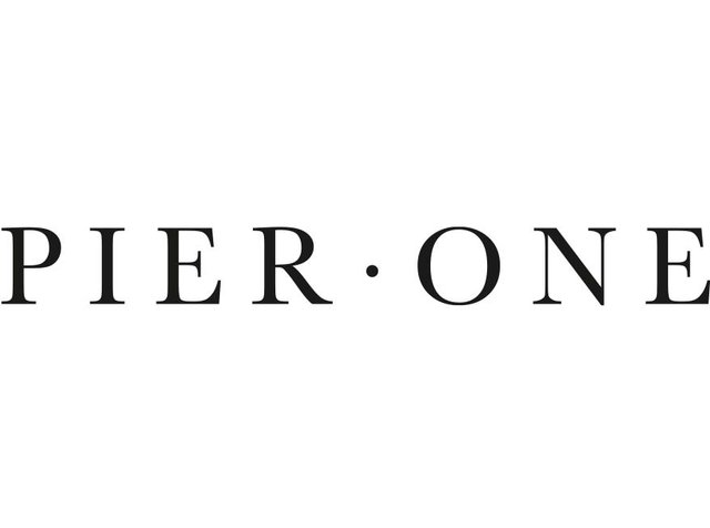 Logo de texto negro que dice "PIER·ONE" en una fuente serif moderna, con un punto entre "PIER" y "ONE". Diseño simplista y elegante.