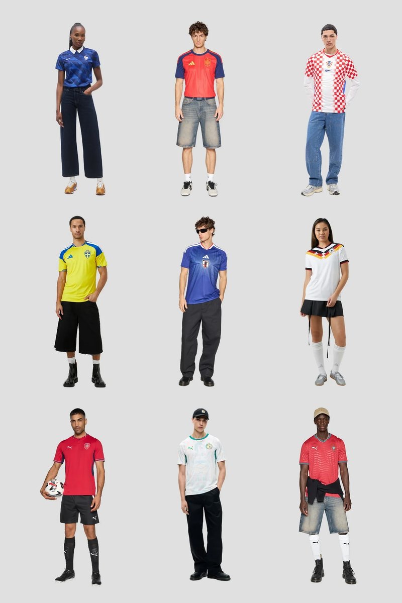 Neuf personnes sont debout en trois rangées, portant des maillots de différentes équipes nationales européennes de football, associés à des pantalons décontractés, des shorts, des jupes et des chaussures.