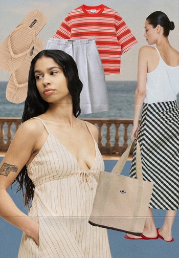 Donna con vestito beige a righe che tiene una borsa tote beige, un'altra donna con top bianco e gonna a quadri bianco e nero, infradito e abbigliamento casual.