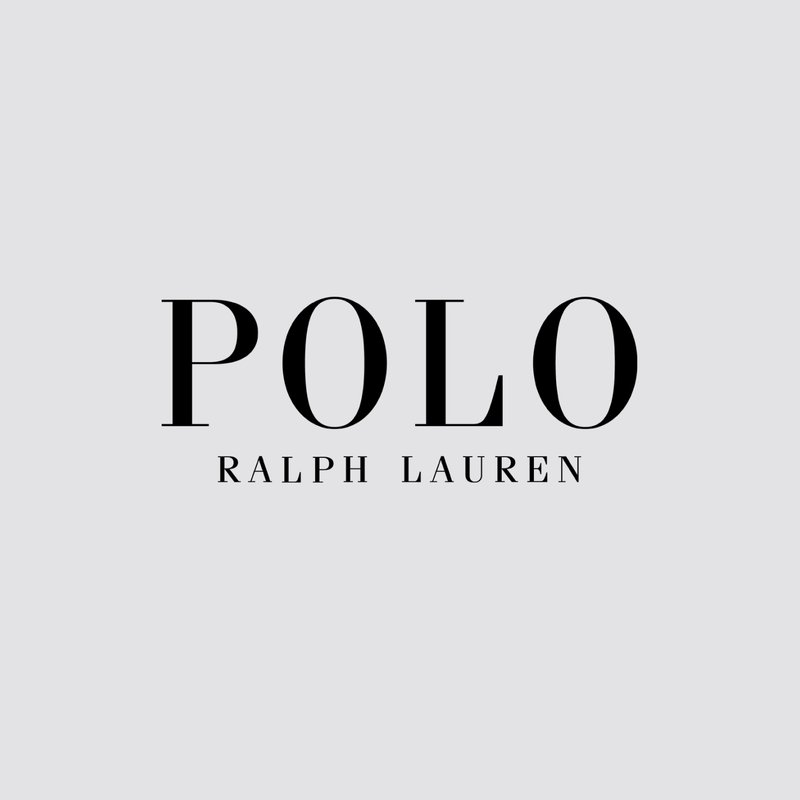 Texto negro que dice "POLO" y "RALPH LAUREN" sobre un fondo gris claro, enfatizando una marca de moda de lujo.