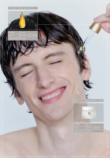 Huile de nectar doré dans une bouteille en verre avec un compte-gouttes, et un pot de crème blanc avec des inscriptions noires, posés sur un fond clair.