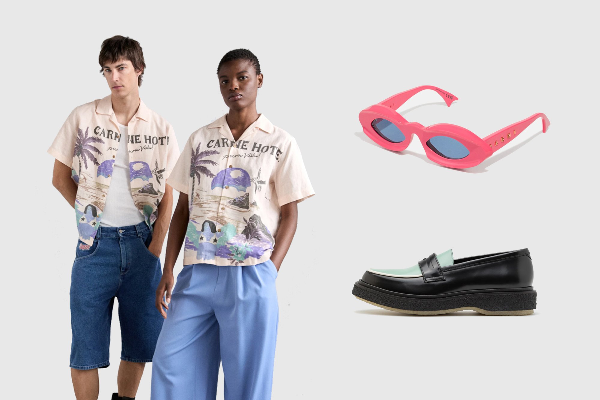 Twee modellen staan naast elkaar in stijlvolle zomerkleding. Een paar roze zonnebrillen en zwarte en mintgroene schoenen liggen naast hen.