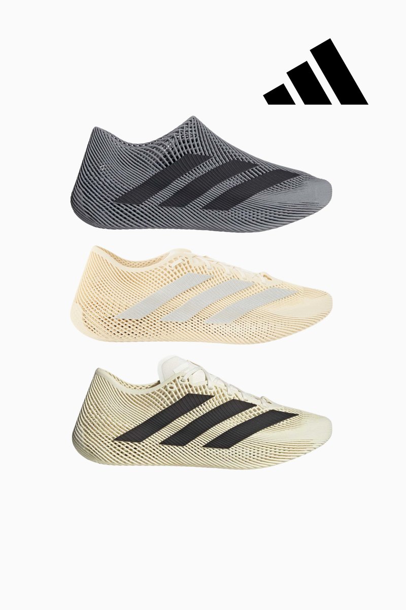 Drei leichte Adidas-Sneaker in Schwarz, Beige und Creme mit netzartiger Struktur, vertikal gestapelt vor weißem Hintergrund mit Adidas-Logo.