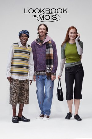 Trois modèles posent ensemble. Ils portent un mélange de couches rayées et à motifs, avec des jeans, des shorts et des pantalons ajustés dans des couleurs variées.