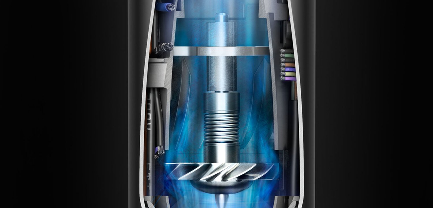 Højtydende turbine motor komponent med en cylinderformet metallegeme. Synlige interne mekanismer, herunder en spiralblade, ledninger og tætningsmekanismer.