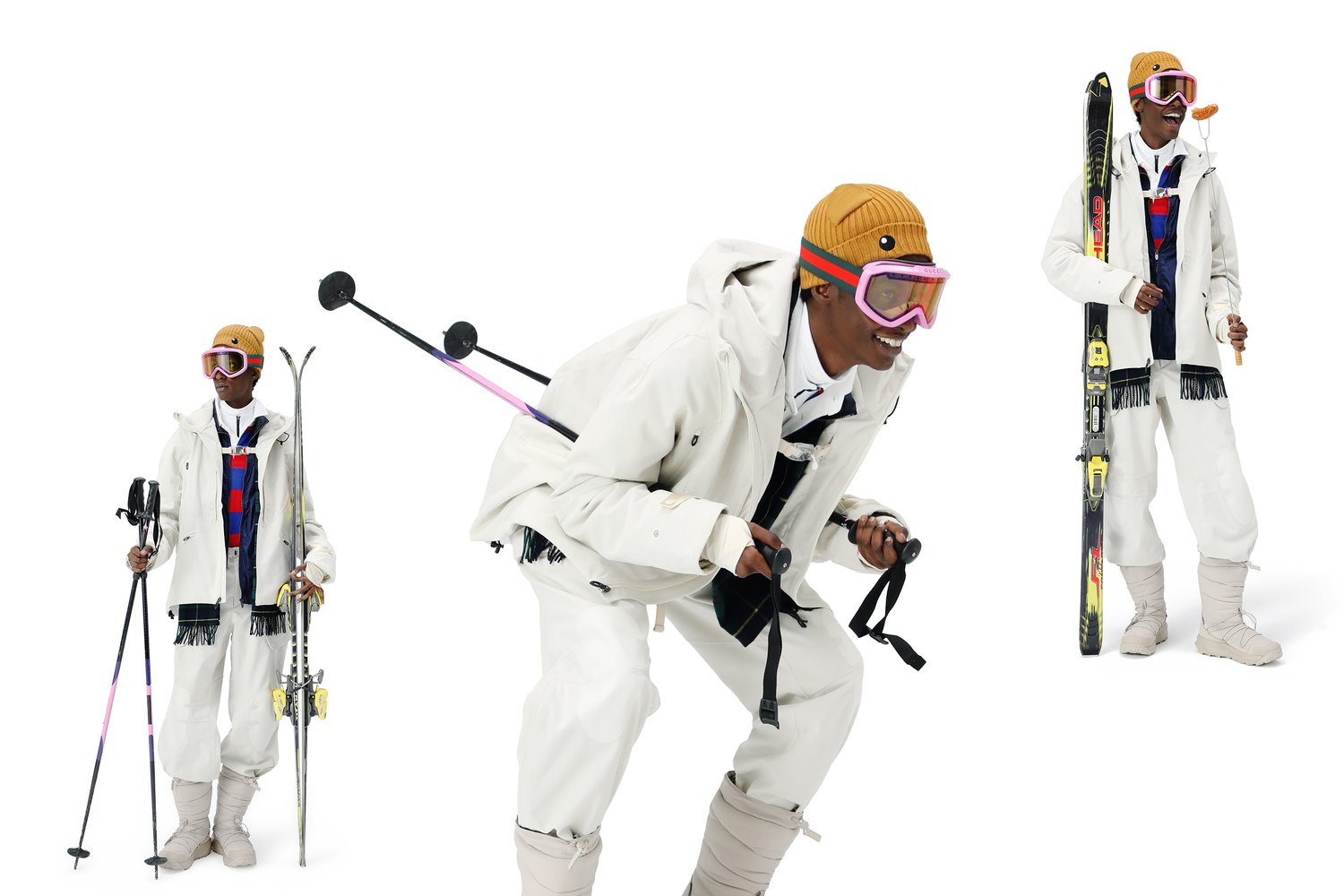 Een lachende persoon in wintersportoutfit, die skistokken en ski's vasthoudt, met roze goggles en een gezellige muts, poseert in een speelse houding.