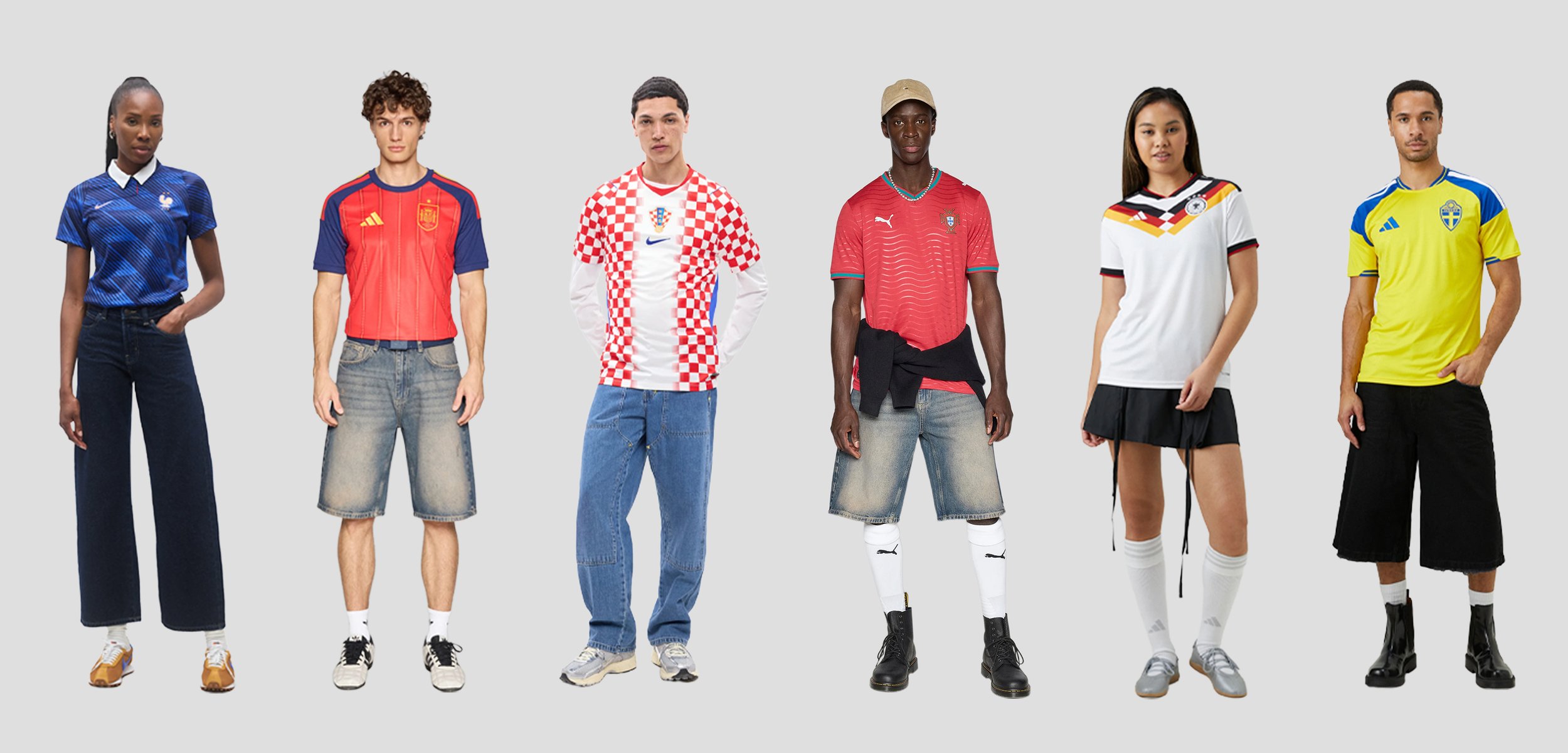 Sechs Personen stehen nebeneinander, tragen Freizeitkleidung und unterschiedliche Trikots europäischer Fußballmannschaften und posieren vor einem einfarbigen Hintergrund.