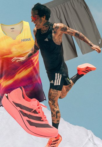 Бегач с татуировки и червени обувки в черен тоалет на Adidas скача сред плаващи розови обувки Adidas, многоцветен горнище Hoka и сиви къси панталони Asics.