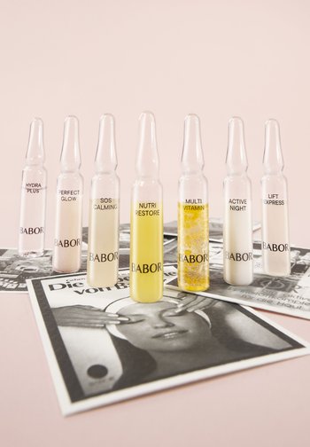 Zeven BABOR huidverzorgingsampullen met de labels Hydra Plus, Perfect Glow, SOS Calming, Nutri Restore, Multi Vitamin, Active Night en Lift Express.