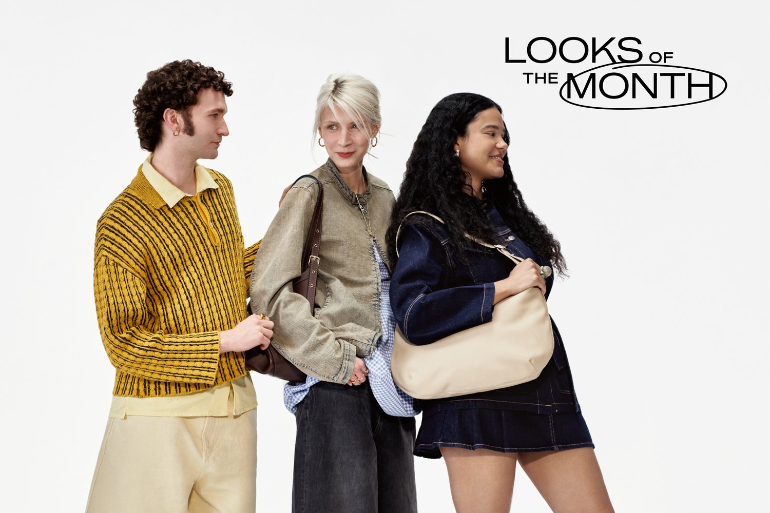 Tres modelos posan juntas, exhibiendo atuendos de moda y bolsos en un fondo blanco. El texto dice "LOOKS DEL MES."
