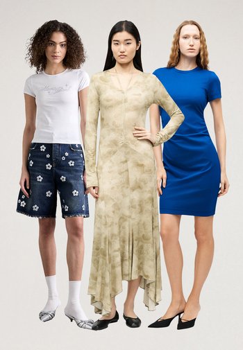 Tre kvinder står side om side iført forskellige outfits: denim blomstershorts med hvid t-shirt, beige langærmet kjole og blå kortærmet kjole.