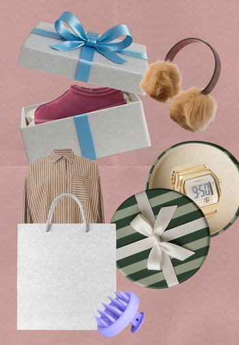 Zilveren geschenkdoos met blauw lint, met roze pantoffels. Bevat gestreept shirt, imitatiebonten oorwarmers, horloge, groene gestreepte geschenkdoos en paarse haaraccessoire.