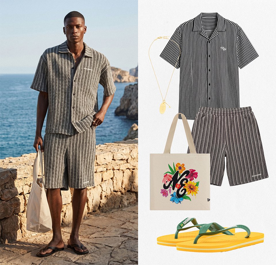 Mann trägt graues gestreiftes Kurzarmhemd und Shorts, hält eine beige Tragetasche, kombiniert mit gelben Flip-Flops und einer goldenen Halskette mit Anhänger.