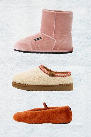 Tre stili di calzature: un stivale in suede rosa, una pantofola in lana crema con rifiniture rosse e un mocassino in pelliccia arancione con tacco a cerchio.