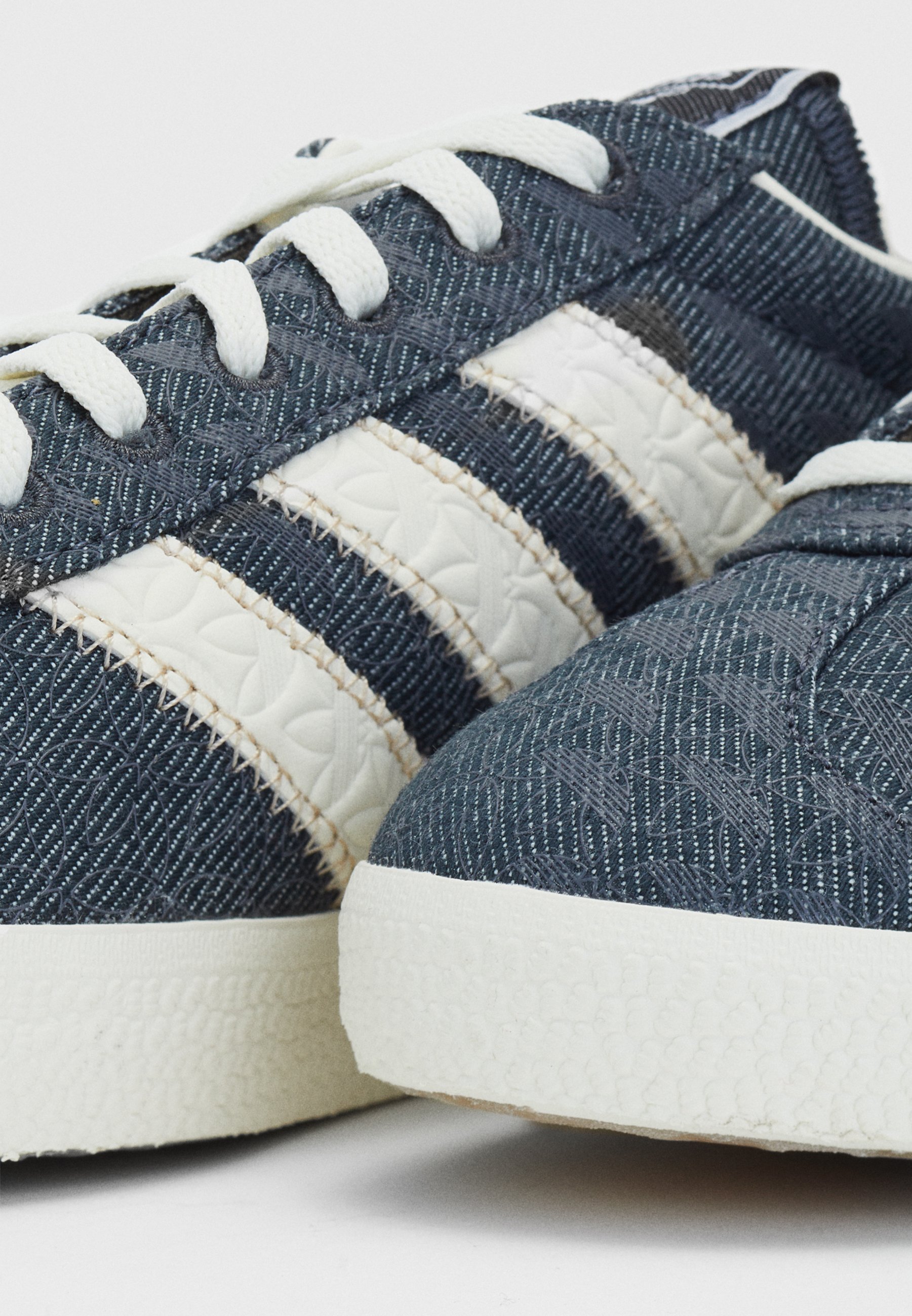 adidas gazelle silver green womens Adidas Originals Sneakers Gazelle Indoor JI2061 JI2062