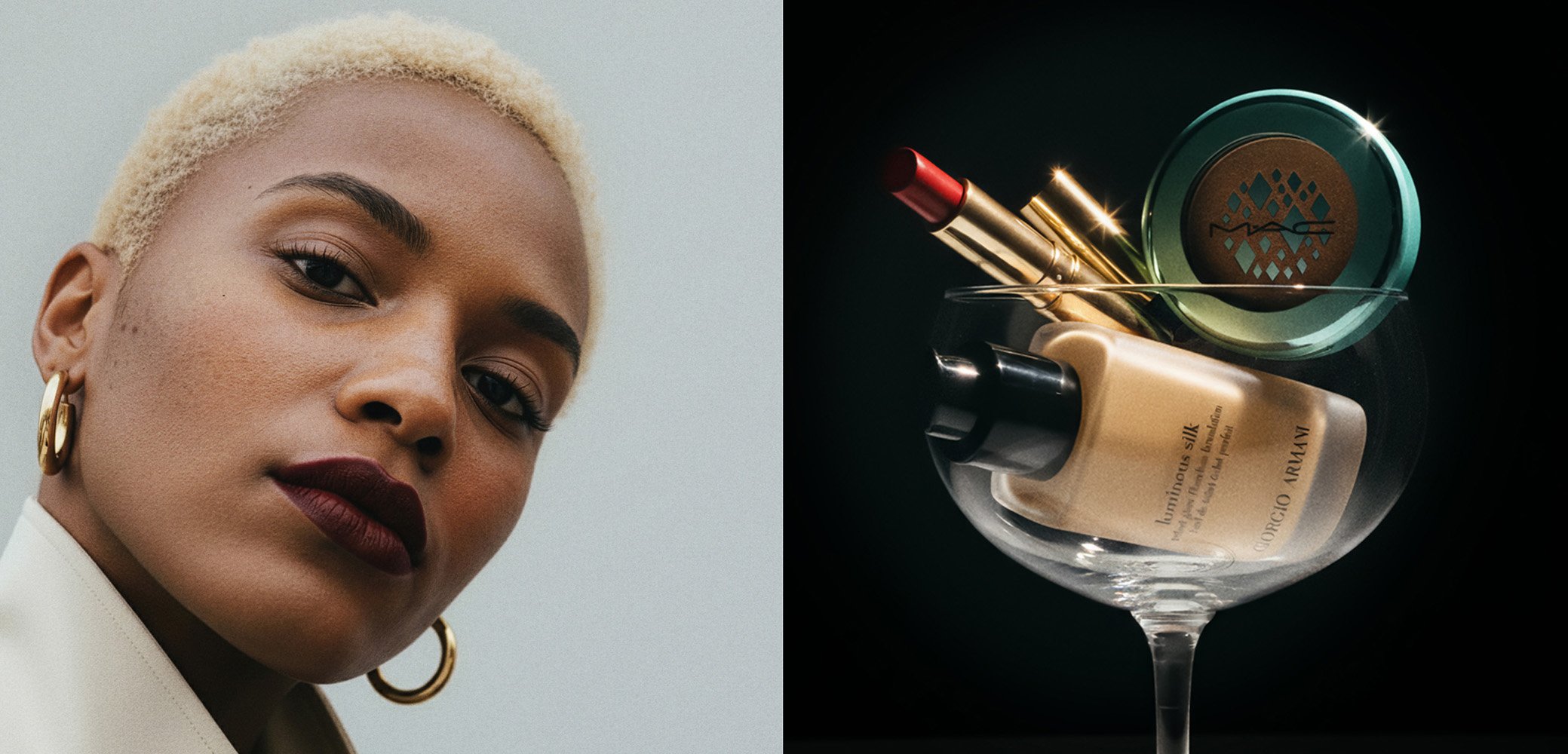 Gros plan d'une personne aux cheveux blonds courts, portant des boucles d'oreilles en or et un rouge à lèvres foncé ; à proximité, des articles de maquillage de luxe exposés dans un verre.