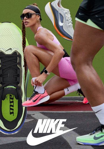 Frau in pinker Sportbekleidung, die pinke Nike Laufschuhe auf der Bahn schnürt, mit Nahaufnahmen anderer Nike Schuhe und Logo im Hintergrund.
