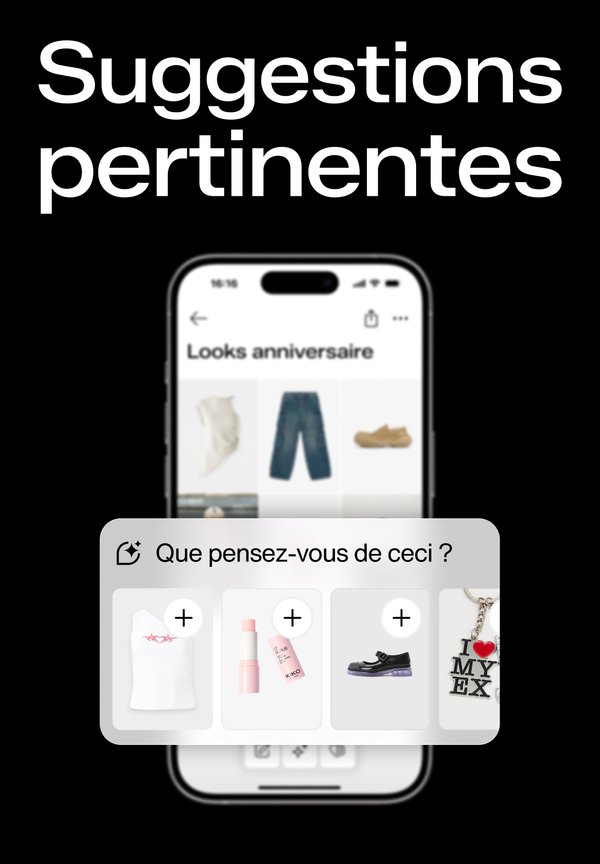 Un téléphone portable affichant des suggestions de mode, y compris un top sans manches blanc, un cosmétique rose, des chaussures noires et un collier avec du texte.