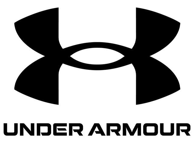 Czarny logo Under Armour przedstawia stylizowany podwójny kształt 'U' nad nazwą marki napisaną pogrubioną, wielką czcionką w kolorze czarnym.