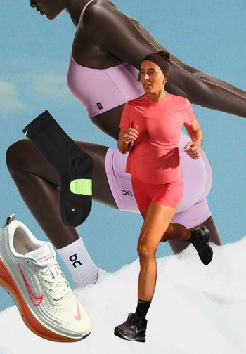 Frau läuft in korallenfarbener Sportbekleidung über einer Nahaufnahme einer anderen Frau, die sich in einem lavendelfarbenen Outfit mit schwarzen Socken und weißen-rosa Laufschuhen dehnt.